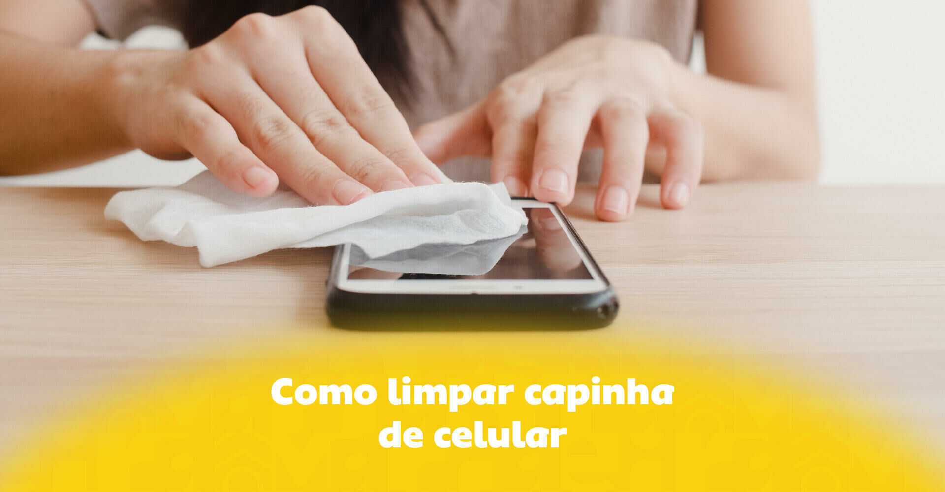 Imagem ilustrativa para o artigo Como limpar capinha de celular: dicas para remover sujeiras, manchas e amarelado da Maria Brasileira